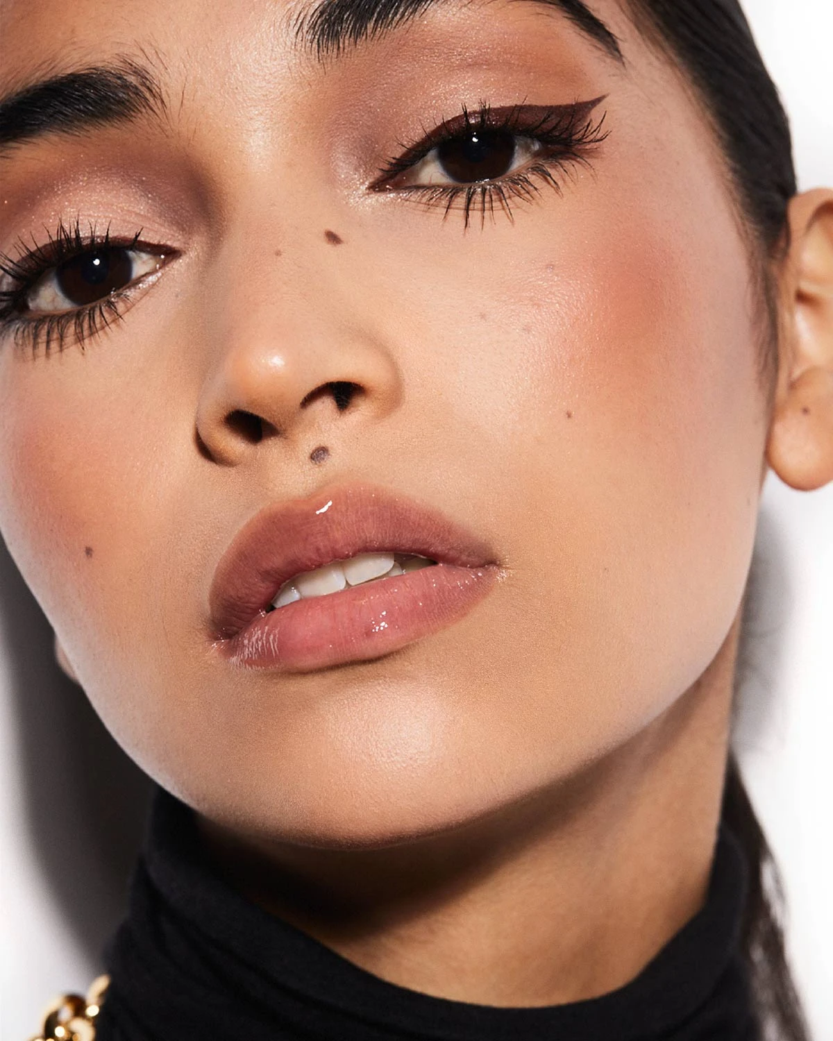 Gloss Bomb Heat Universal Lip Luminizer + Plumper — Fenty Glow Heat - Image 8