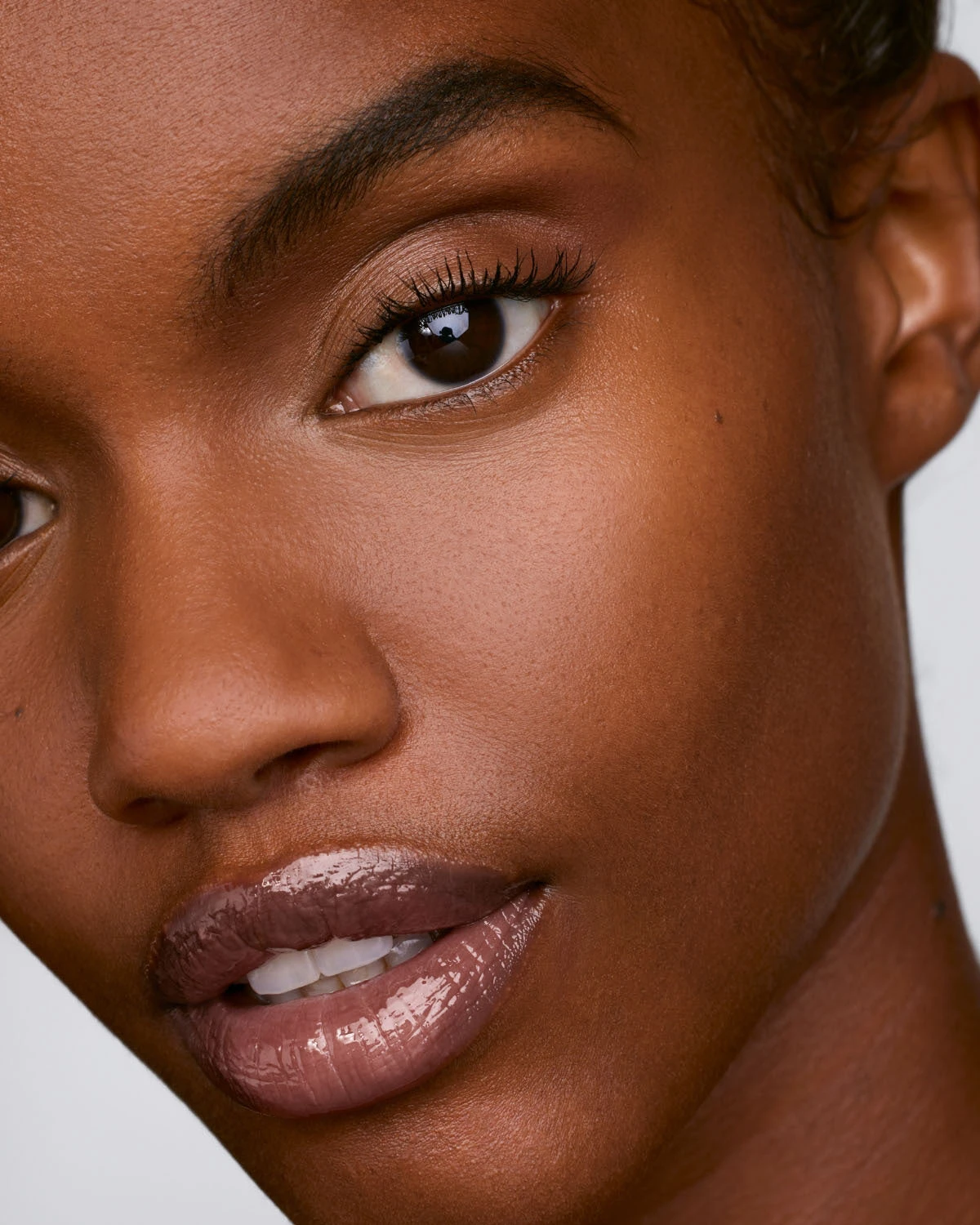 We're Even Hydrating Longwear Concealer — 420W 3 We're Even Hydrating Longwear Concealer — 420W - Image 3