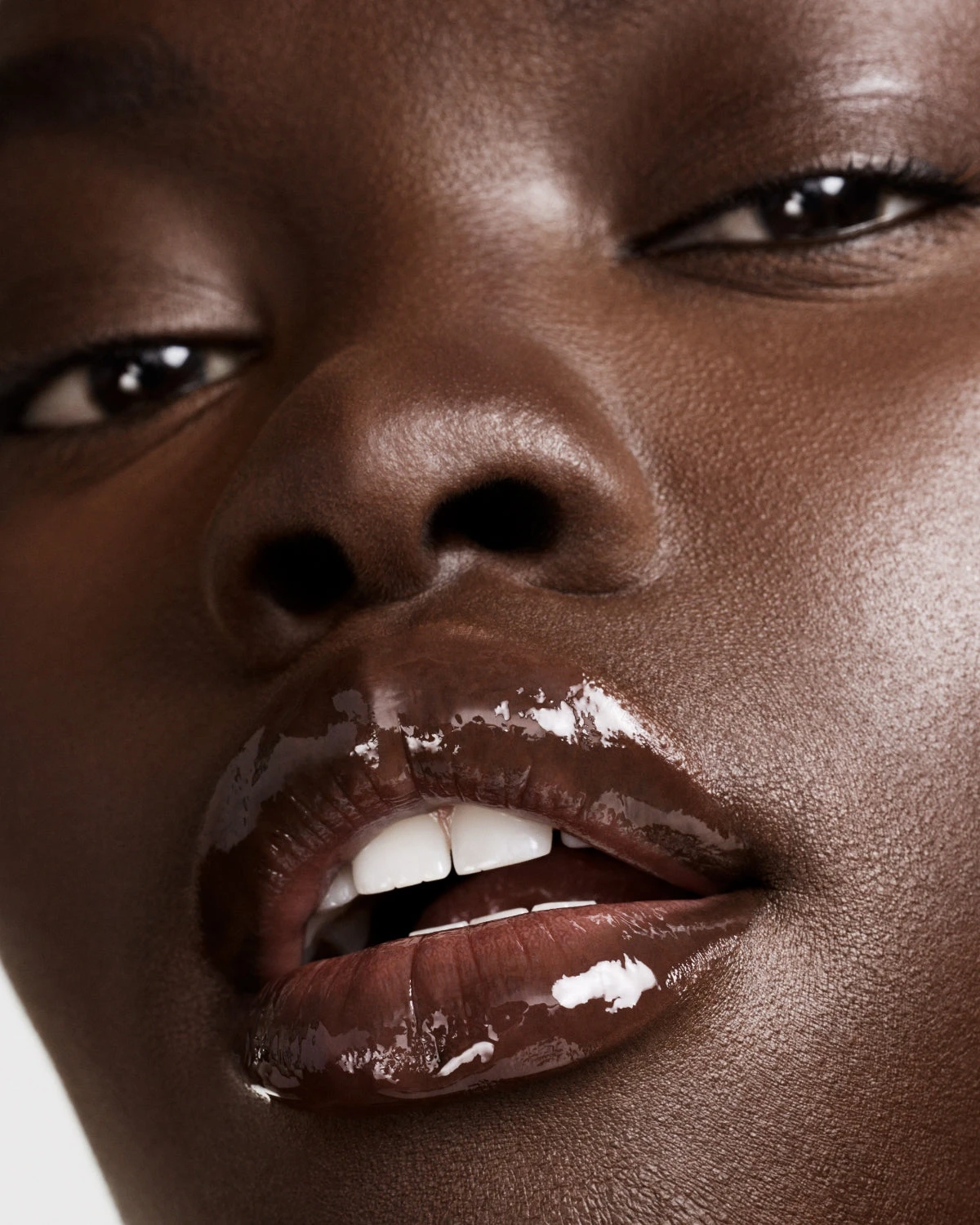 Gloss Bomb Heat Universal Lip Luminizer + Plumper — Glass Slipper 4 Gloss Bomb Heat Universal Lip Luminizer + Plumper — Glass Slipper - Image 4