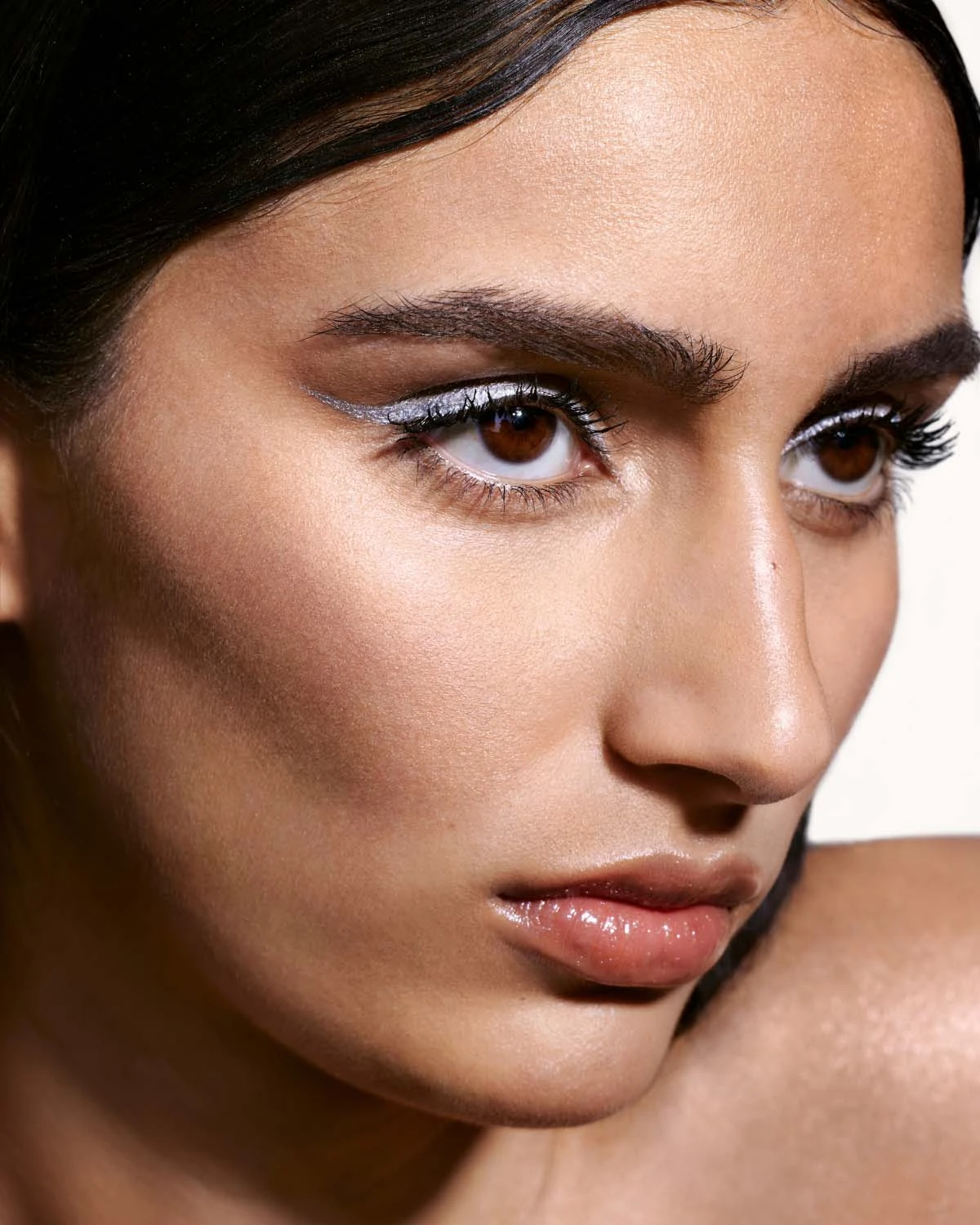 Glitty Lid Shimmer Liquid Eyeliner — Chrome At Me 4 Glitty Lid Shimmer Liquid Eyeliner — Chrome At Me - Image 4